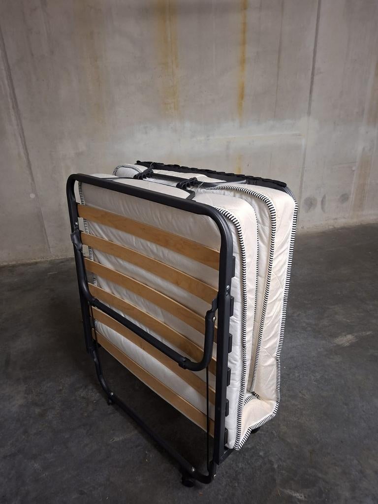 Plooibed met hoes, Ophalen