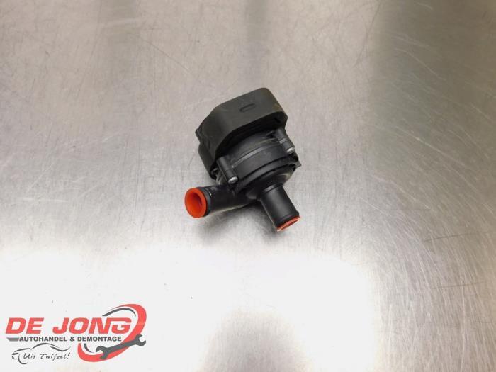 Extra waterpomp van een Mercedes GLA, Auto-onderdelen, Airco en Verwarming, Mercedes-Benz, Gebruikt, 3 maanden garantie, Ophalen of Verzenden