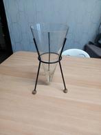 Vase conique sur pied, Enlèvement, Noir, Verre