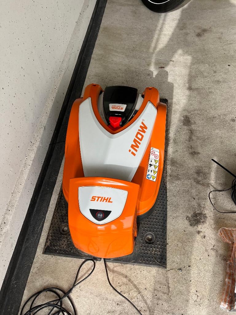 Stihl robotmaaier RMI 422, Tuin en Terras, Ophalen, Stihl, Zo goed als nieuw, Met regensensor