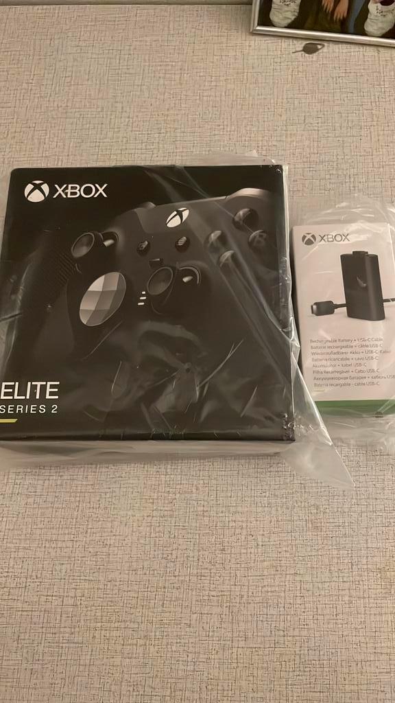 Xbox Elite Series 2 Controller + rechargeable battery, Consoles de jeu & Jeux vidéo, Consoles de jeu | Xbox | Accessoires, Neuf