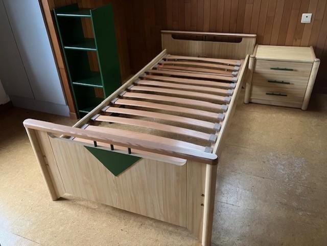 1 persoonsbed - Lit simple, Huis en Inrichting, Slaapkamer | Bedden, Zo goed als nieuw, Eenpersoons, 100 cm, 210 cm, Hout, Crème