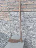 Zeer oud hak bijl, Ophalen