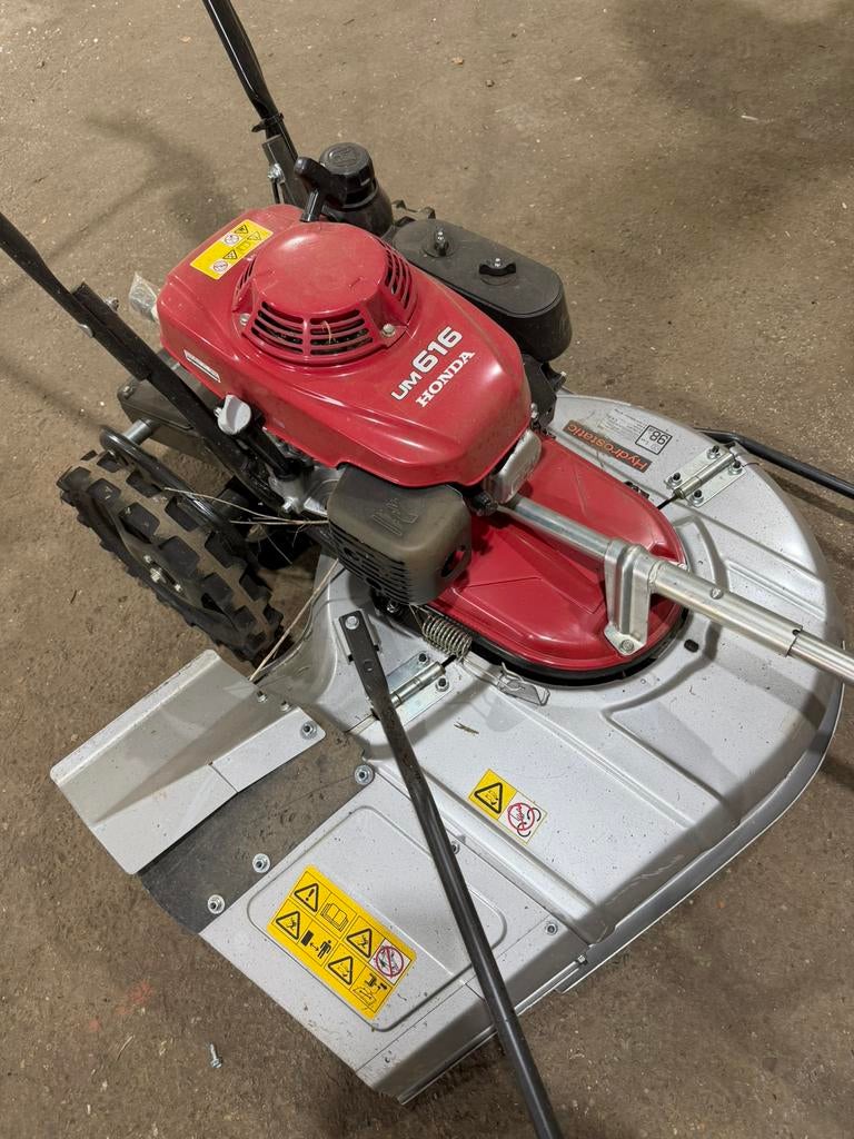 HONDA UM616 ruw-terreingrasmaaier, Tuin en Terras, Grasmaaiers, Zo goed als nieuw, Benzine-grasmaaier, 50 cm of meer, Ophalen
