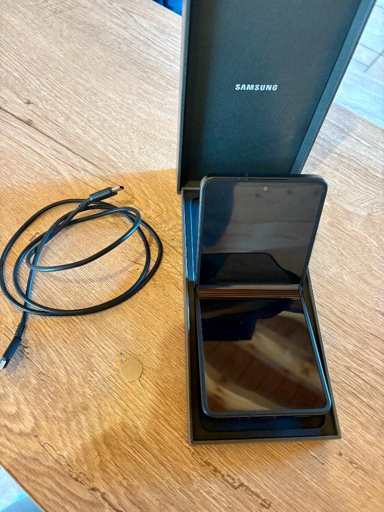 smartphone galaxy Z FLIP 7 neuf, Telecommunicatie, Mobiele telefoons | Samsung, Ophalen, Zwart, Touchscreen, Nieuw