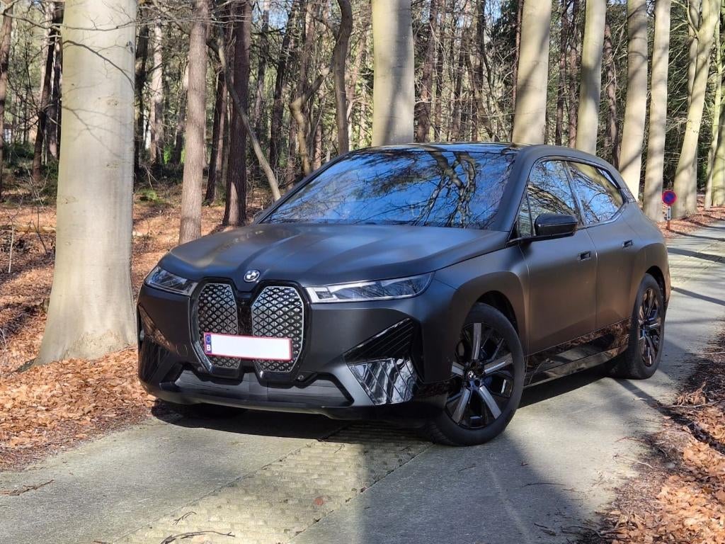 BMW iX xDrive50 Matte PPF Saphire Black *Luxe uitvoering*, Auto's, BMW, Automaat, IX, Leder, Elektrisch