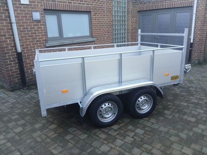 Remorques à godets neuves, freinées et non freinées, Enlèvement