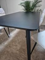 Table noire Ikea, Enlèvement