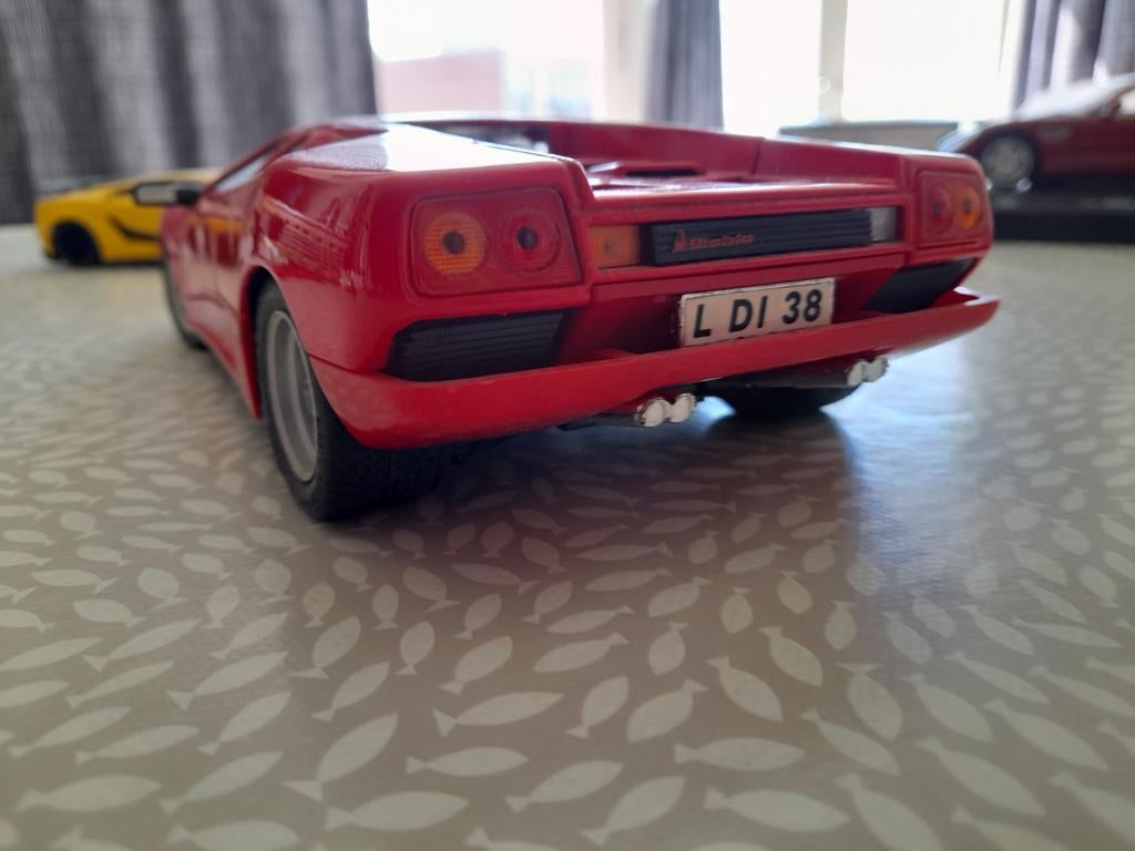 Italiaanse autos . In goede staat .Merk Lancia ,Lamborghini., Hobby & Loisirs créatifs, Voitures miniatures | 1:18, Enlèvement