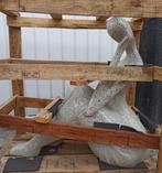 moderne zittende dame in terrazzo, Ophalen, Nieuw, Steen, Mensenbeeld