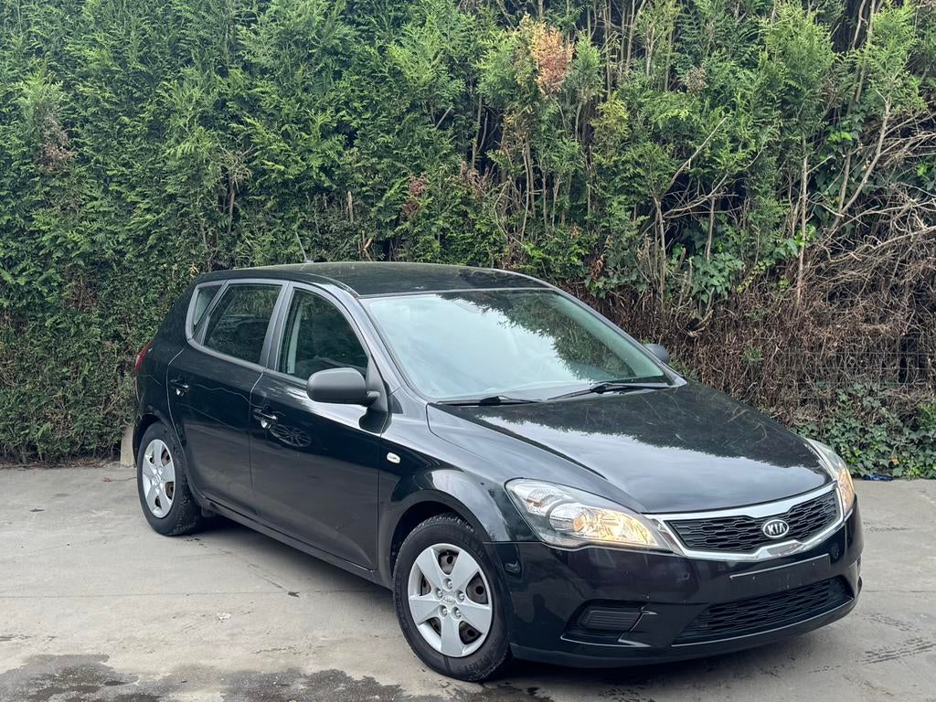 Kia ceed 2010 airco 1.6 diesel 1900€ met keuring voor verkp, Autos, Kia, Achat, Entreprise, Boîte manuelle, 5 portes