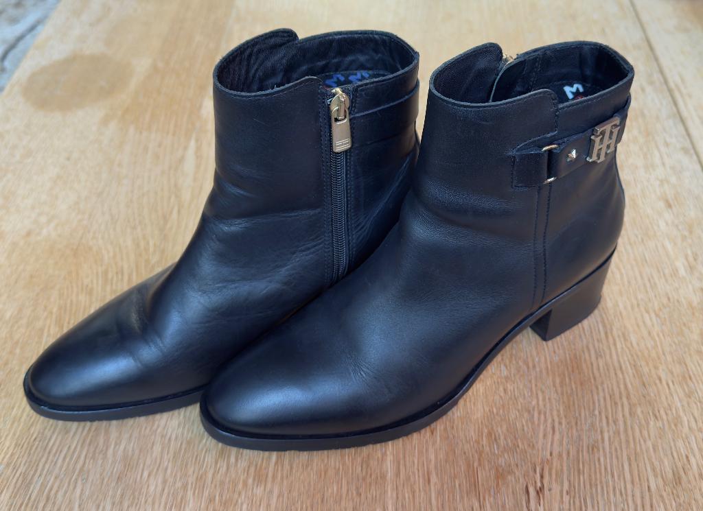 LEDEREN DAMES ENKELLAARZEN TOMMY HILFIGER TH LOGO MID, Tommy hilfiger, Zwart, Lage of Enkellaarzen, Ophalen of Verzenden