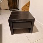 Lederen nachtkastje, Ophalen