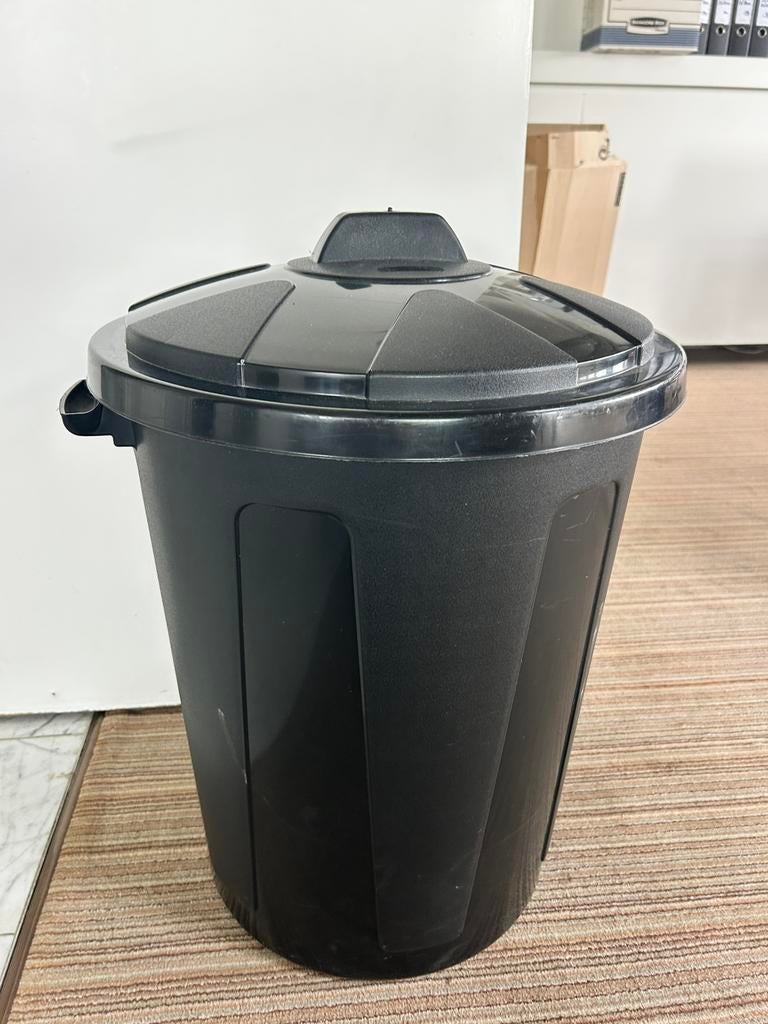 Vuilbal zwart, Ophalen, Zo goed als nieuw