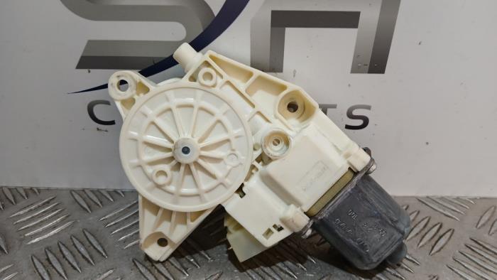 Moteur de vitre portière d'un Mercedes E-Klasse, Autos : Pièces & Accessoires, Carrosserie & Tôlerie, Mercedes-Benz, Utilisé, 3 mois de garantie