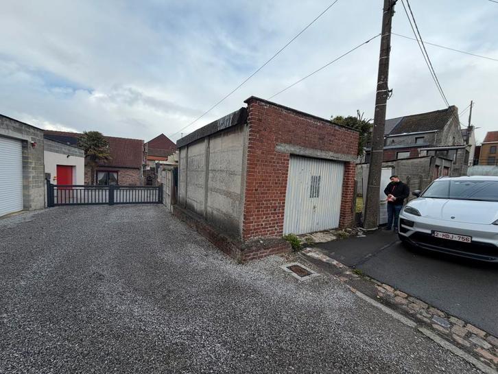 Grand garage a vendre // piéton, Immo, Appartements & Studios à louer