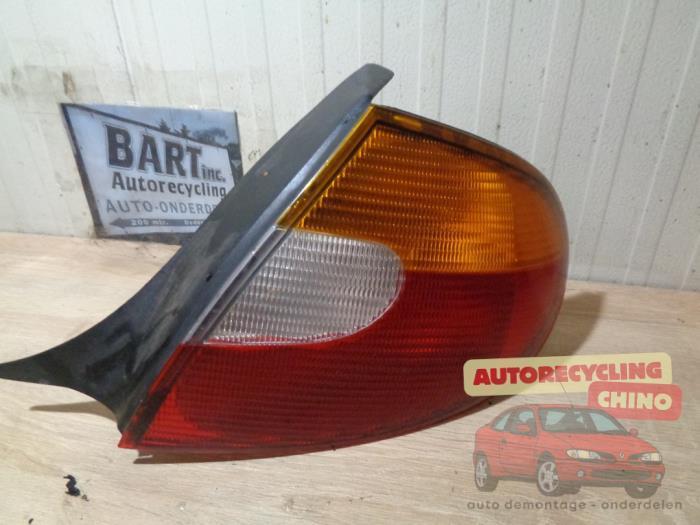 Feu arrière droit d'un Chrysler Neon, Autos : Pièces & Accessoires, Éclairage, Chrysler, Utilisé, 3 mois de garantie, Enlèvement ou Envoi