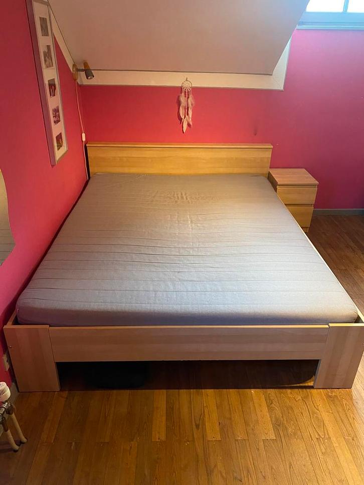 Chambre (lit + table de nuit + armoire), Maison & Meubles, Chambre à coucher | Lits, Utilisé, Enlèvement