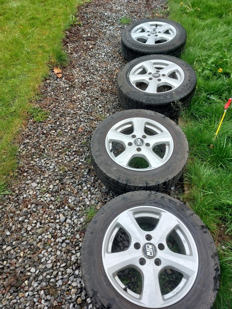 Velgen 16 inch voor renault trafic opel vivaro, Auto diversen, Wieldoppen, Ophalen