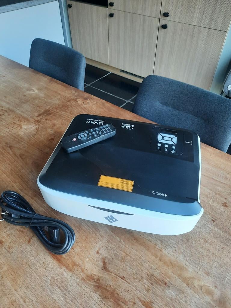 Short throw lazerbeamer L3604W, Ophalen of Verzenden