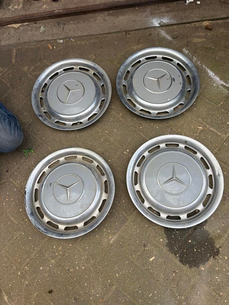 4 oude wieldeksels mercedes, Auto diversen, Wieldoppen, Ophalen, Gebruikt