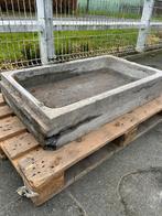 2 stuks : oude arduinen pompsteen wasbak of bloembak, Ophalen, Gebruikt