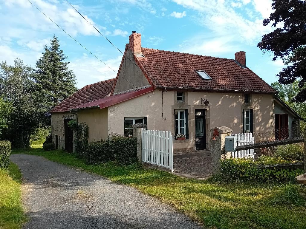 Huis met schuur in de Auvergne op 13000m2, Immo, Étranger, France, Maison d'habitation, Campagne, Ventes sans courtier