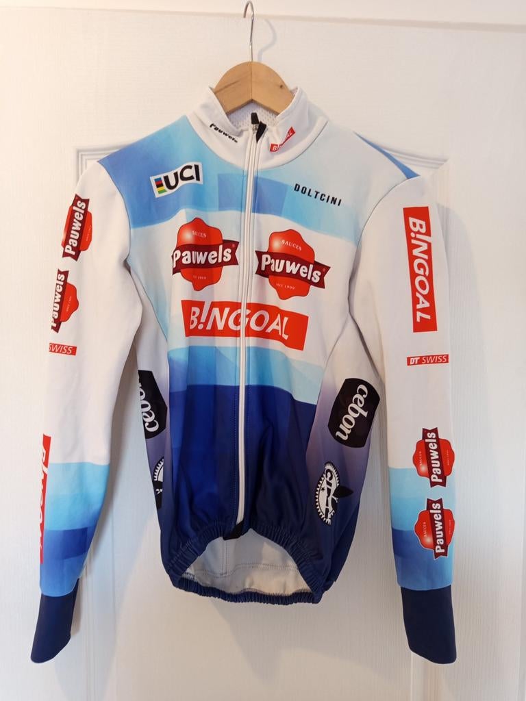 Veste cyclisme féminin, Envoi