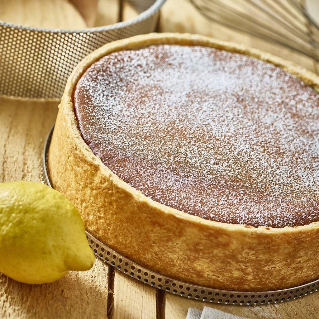 Nieuw | Ronde bakvorm 24cm geperforeerd inox | De Buyer, Hobby en Vrije tijd, Ophalen of Verzenden, Nieuw, Taarten, Bakvorm