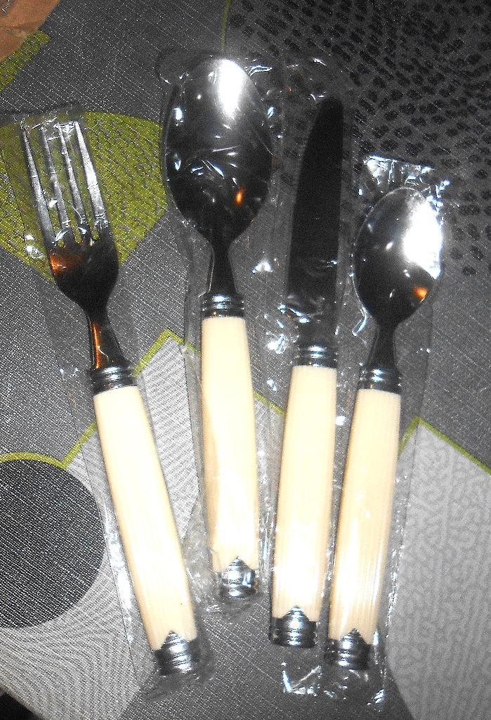 Ensemble de couverts de table , toujours emballés, Maison & Meubles, Cuisine | Couverts, Neuf, Ensemble de couverts, Enlèvement ou Envoi