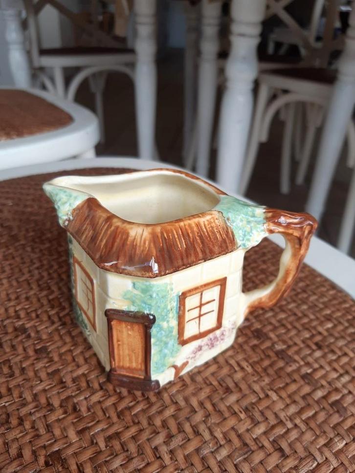 Pot à lait - faïence anglaise Keele Street Pottery, Antiquités & Art, Antiquités | Services (vaisselle) pièces, Enlèvement ou Envoi