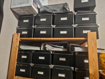 Collection de DVD avec liste et boîtes de rangement beschikbaar voor biedingen