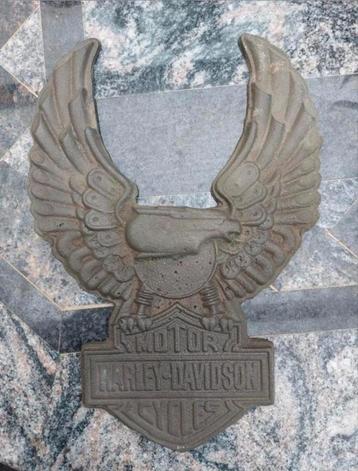 GIETIJZEREN LOGO HARLEY DAVIDSON H 35,5 CM BR 25 CM STEKENE beschikbaar voor biedingen