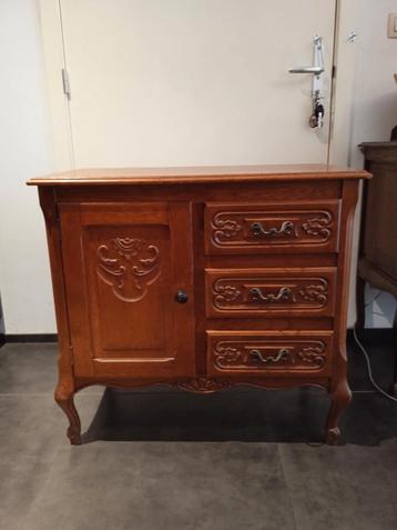 Je vend une commode en bois chêne pour 30 euros  disponible aux enchères