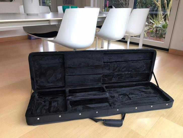 Stevige softcase voor basgitaar, Muziek en Instrumenten, Behuizingen en Koffers, Zo goed als nieuw, Ophalen