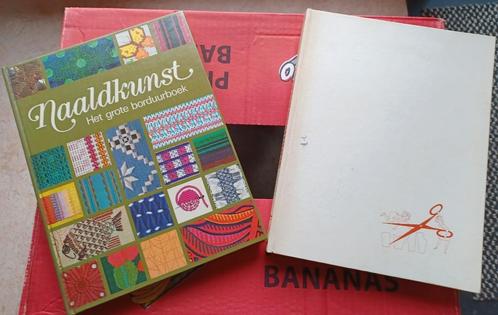 2 oude boeken met patroonwerk en handwerk ......., Hobby en Vrije tijd, Naaien en Fournituren, Gebruikt, Overige typen, Ophalen of Verzenden