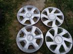 gratis 4 dacia wieldeksels enkele met krassen 15 inch, Auto diversen, Wieldoppen, Ophalen, Gebruikt