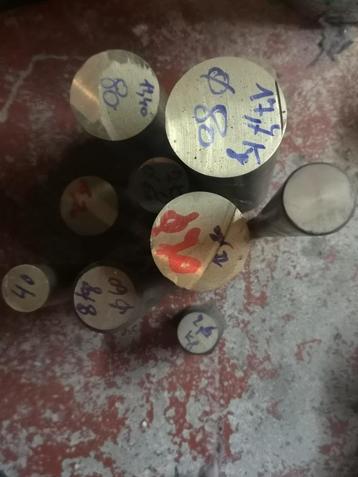 Matériel pour tournage. Blocs de laiton  beschikbaar voor biedingen