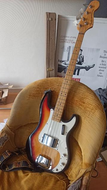 Precision Bass Vintage disponible aux enchères