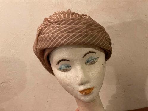 Vintage dameshoed “Mme Zwartjes Brugge” –  ’50 stijl, turban, Kleding | Dames, Hoeden en Petten, Gedragen, Hoed, Ophalen of Verzenden