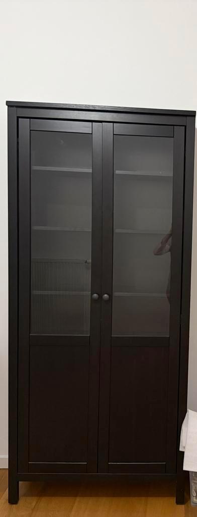IKEA HEMNES boekenkast met glazen deuren, Huis en Inrichting, Kasten | Vitrinekasten, Zo goed als nieuw, Grenenhout, Ophalen