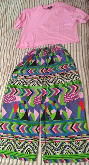 gekleurde broek met shirt NIEUW beschikbaar voor biedingen