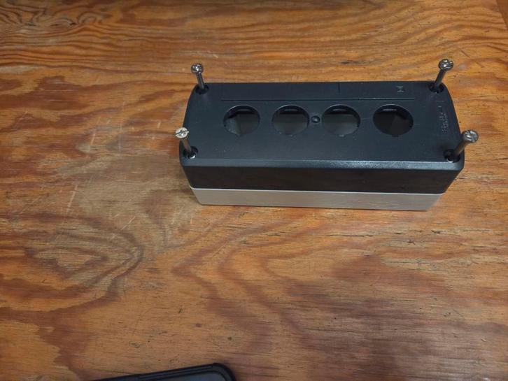 Elektronische en pneumatische componenten. (SCHNEIDER), Hobby en Vrije tijd, Elektronica-componenten, Zo goed als nieuw, Ophalen of Verzenden