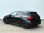 ✅Mercedes-Benz A 180 i AMG Line GARANTIE Automaat 1.Eigenaar, Auto's, Mercedes-Benz, USB, 4 cilinders, Alcantara, Zwart