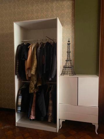 Om te geven, de twee meubels samen beschikbaar voor biedingen