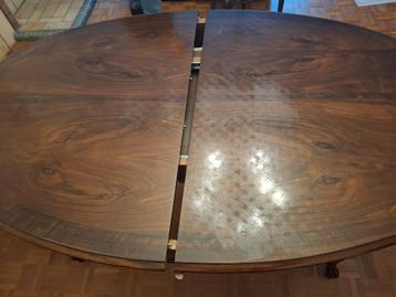 Antiek uitschuifbare salontafel met 6 stoelen  beschikbaar voor biedingen