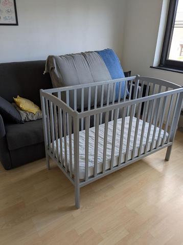Kinderbed 60x120cm met spijlen incl matras  beschikbaar voor biedingen