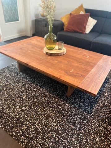 Prachtige houten salontafel Teak beschikbaar voor biedingen