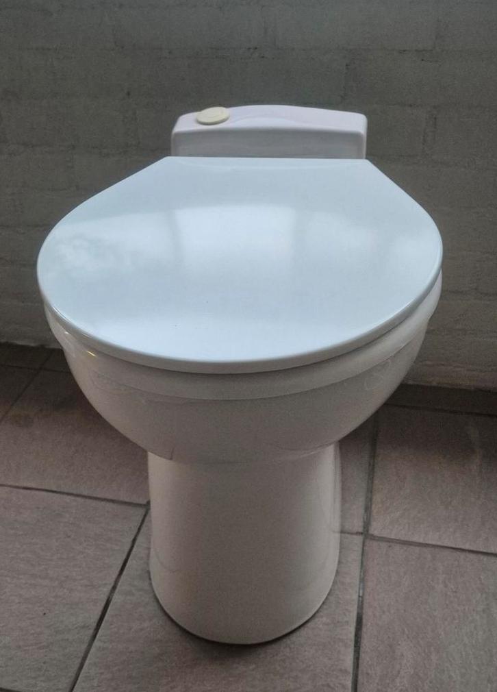 Sfa Sanibroyeur sanicompact broyeur 48 wc toilet, Doe-het-zelf en Bouw, Sanitair, Toilet, Ophalen