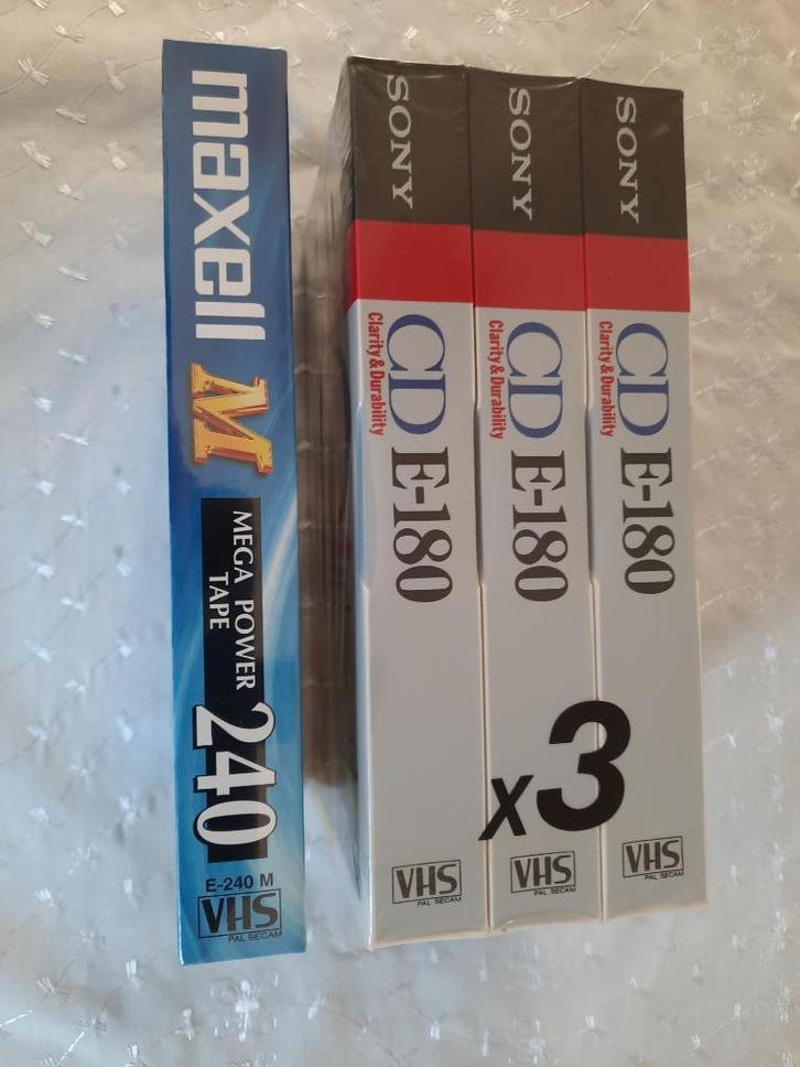 4 nieuwe VHS videobanden in plastic cellofaan, Cd's en Dvd's, VHS | Film, Nieuw in verpakking, Ophalen